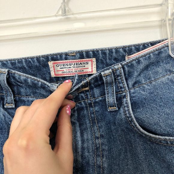 GUESS Originals Relaxed High-Waisted Jeans - Picture 5 of 8